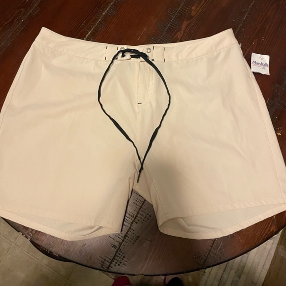 Oakley womens sz 14 shorts NWT light yellow color